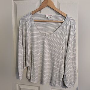 Andree Lightweight Striped V-Neck Long Sleeve Top in White and Gray